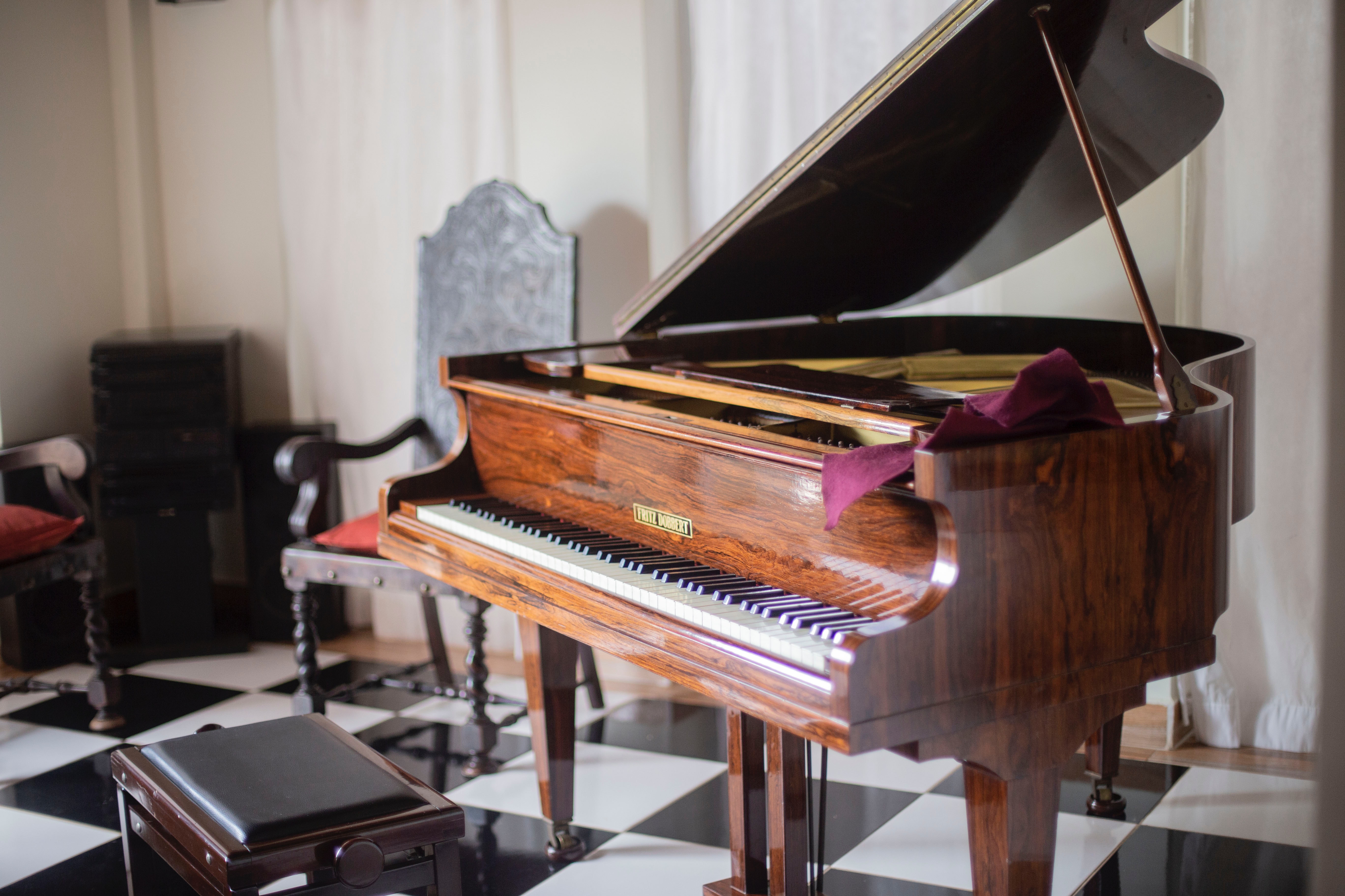 Where to find piano lessons in Oxford and what to look out for when choosing the right teacher.