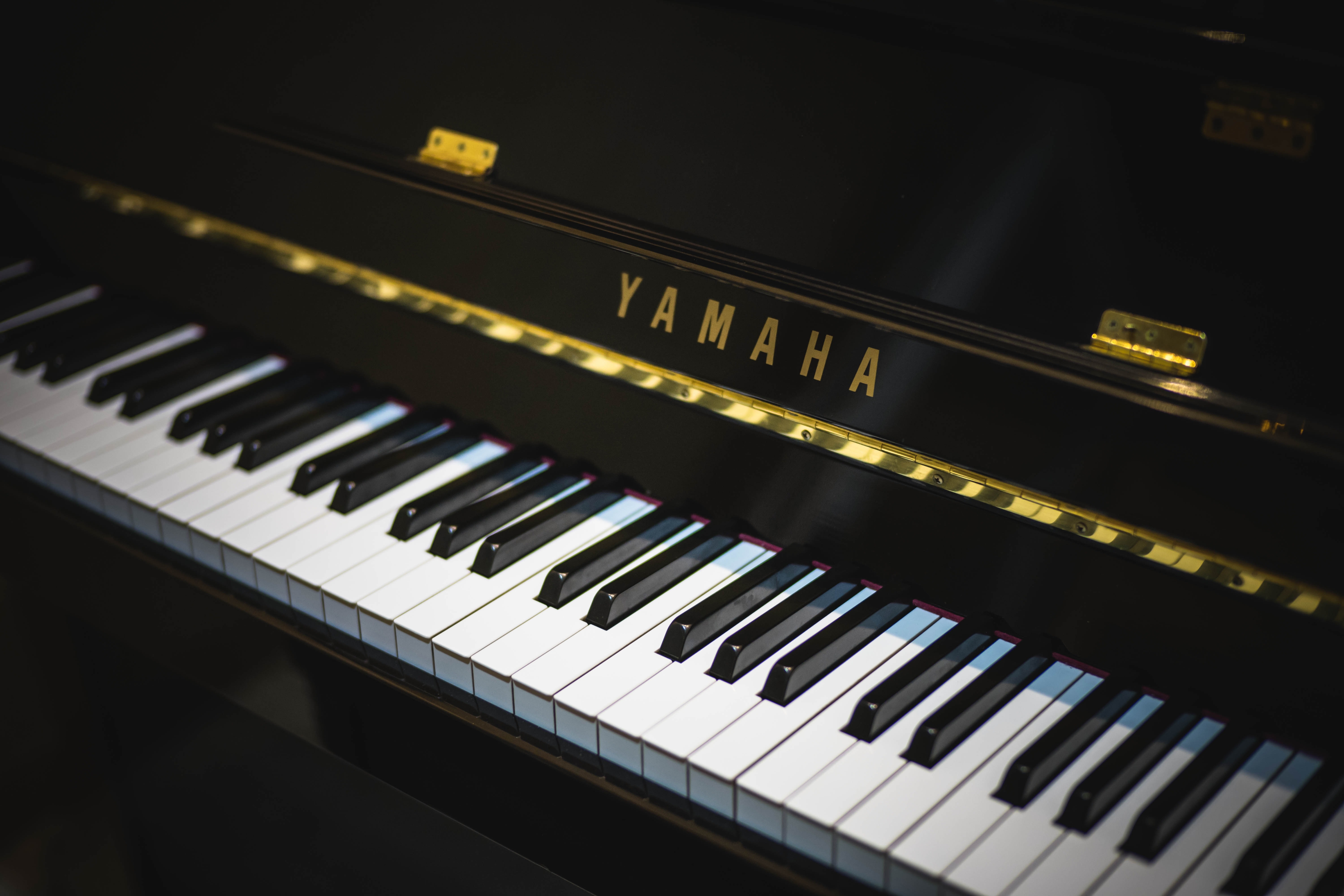 Use a piano to bring intervals to life